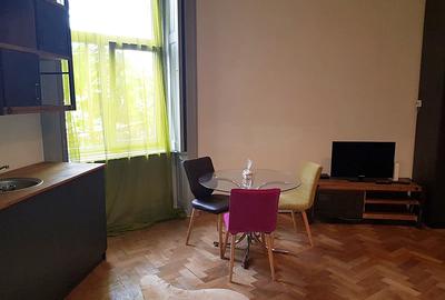 Apartament cu 2 camere semidecomandat în Central
