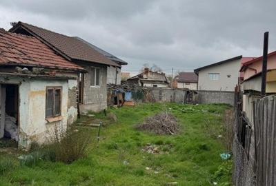 Casă cu 2 camere cu Teren 420 Mp în Central