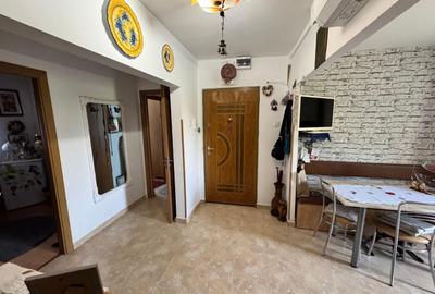 Apartament cu 4 camere decomandat, mobilat în CET - 2