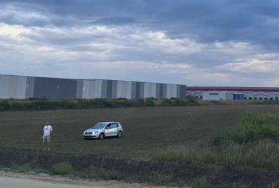 Teren de 15904 mp, în Aeroport - 2