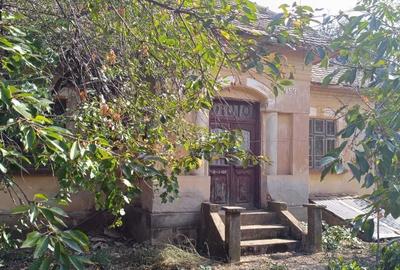 Casă cu 2 camere cu Teren 1308 Mp în Giubega