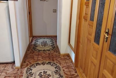 Apartament cu 3 camere decomandat în Cetatea - 3