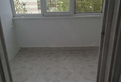 Apartament cu 3 camere decomandat în Rogerius