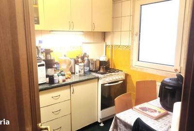Apartament cu 3 camere decomandat în Drumul Taberei