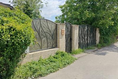 Casă individuală cu 3 camere cu Canalizare în Central