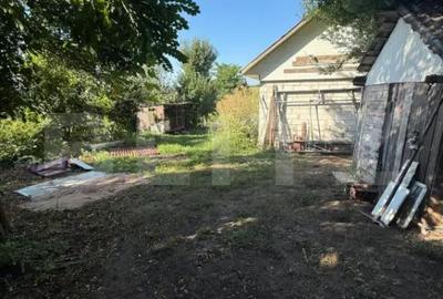 Casă cu 4 camere cu Teren 2600 Mp în Central - 2