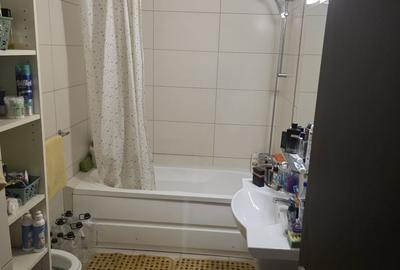 Apartament cu 2 camere decomandat în Pajura