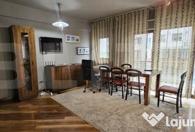 Apartament cu 4 camere semidecomandat în Central