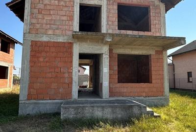 Casă cu Teren 504 Mp în Săcălaz