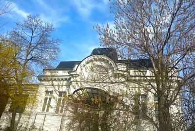 Casă cu 8 camere cu Canalizare în Unirii - 1