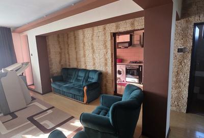 Apartament cu 3 camere decomandat în Hârșova - 1