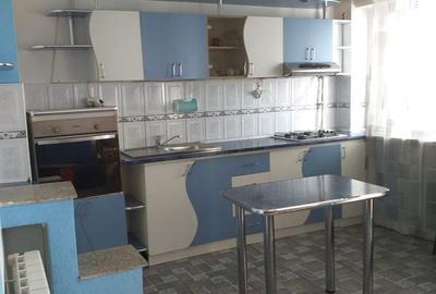 Apartament cu 3 camere decomandat în Micro 18