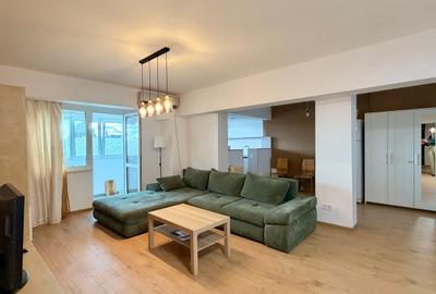 Apartament cu 3 camere semidecomandat în Victoriei