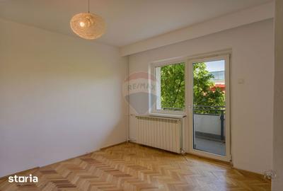 Apartament cu 3 camere în Tei