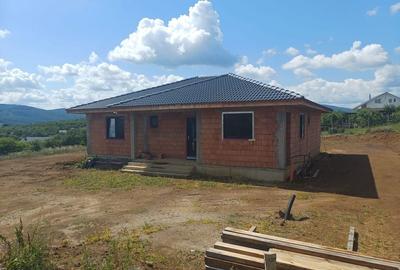 Casă cu 4 camere în Exterior Vest