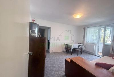 Apartament cu 2 camere semidecomandat, mobilat în Tractorul