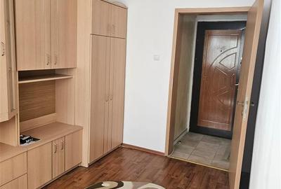 Apartament cu 3 camere semidecomandat, mobilat în Hipodrom 1 - 5