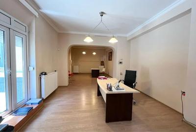 Apartament cu 3 camere în Ultracentral