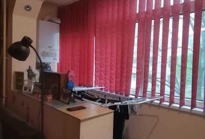 Apartament cu 3 camere semidecomandat, mobilat în Circumvalațiunii