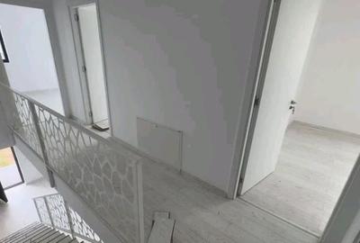 Duplex cu 4 camere cu Canalizare în Est - 1