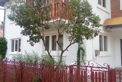 Casă cu 6 camere în Rucăr
