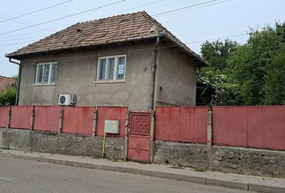 Casă cu 5 camere cu Teren 1375 Mp în Central