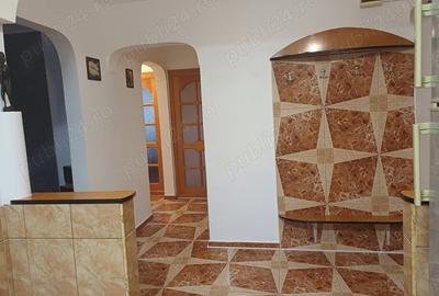 Apartament cu 3 camere decomandat în Central - 1
