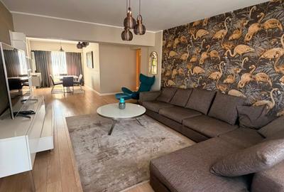 Apartament cu 3 camere decomandat în Victoriei