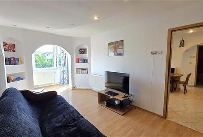 Apartament cu 2 camere decomandat în Triaj