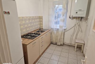 Apartament cu 3 camere semidecomandat în Central