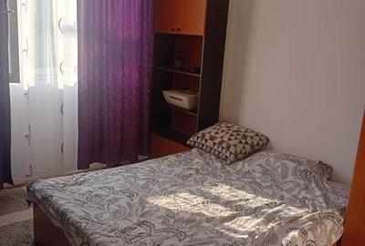 Apartament cu 3 camere semidecomandat în Crângași