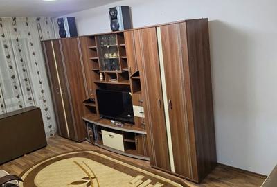 Apartament cu 3 camere decomandat, mobilat în Apărătorii Patriei