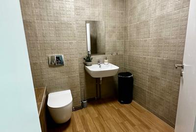 Spațiu comercial, de 120 mp, în Central