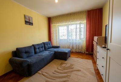 Apartament cu 3 camere decomandat, mobilat în Granit