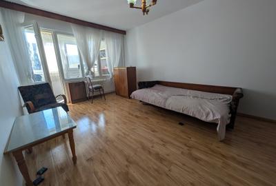 Apartament cu 3 camere decomandat în Drumul Taberei