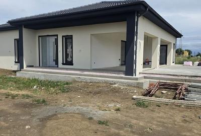 Casă cu 4 camere în Central