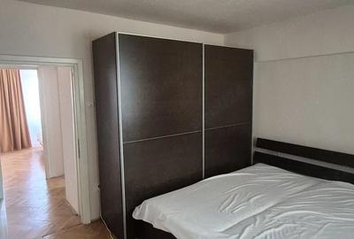 Apartament cu 3 camere decomandat în Exterior Vest