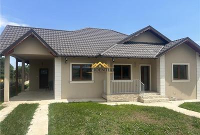 Casă individuală cu 5 camere cu Teren 550 Mp în Cervicești - 1