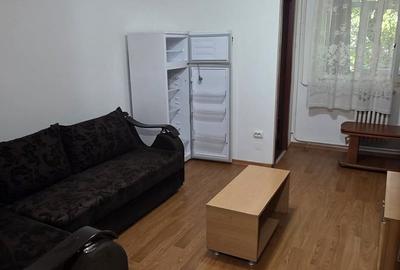 Garsonieră decomandată în Galata