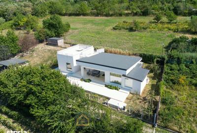 Casă cu 4 camere cu Teren 880 Mp în Bârnova