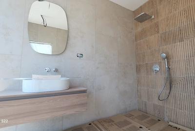 Casă cu Teren 500 Mp în Central