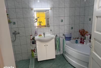 Casă cu 5 camere cu Teren 500 Mp în Titulescu
