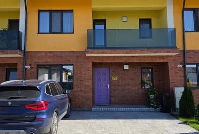Casă cu 4 camere cu Canalizare în Valea Lupului