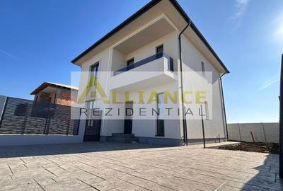 Casă individuală cu 4 camere cu Canalizare în Berceni