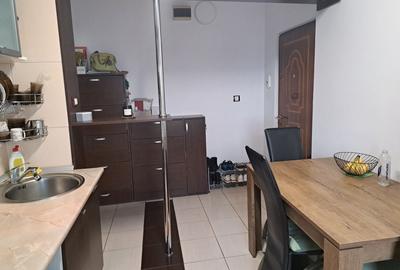 Apartament cu 2 camere semidecomandat în Mioriței