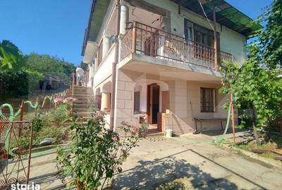 Casă cu 4 camere cu Teren 1100 Mp în Central