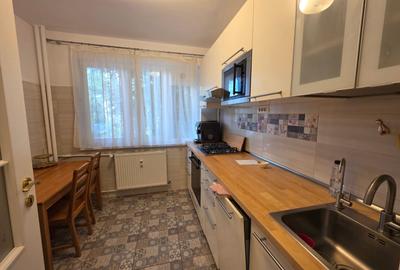 Apartament cu 3 camere semidecomandat în Titan