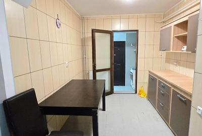 Apartament cu 3 camere decomandat în Galata