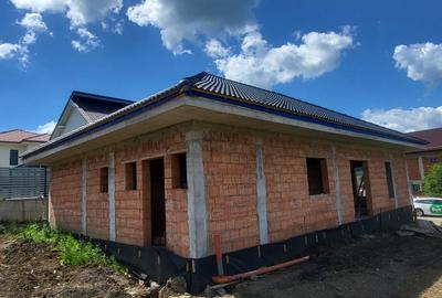 Casă individuală cu 4 camere cu Canalizare în Chinteni - 1