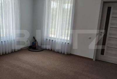Casă cu 2 camere cu Teren 1600 Mp în Central